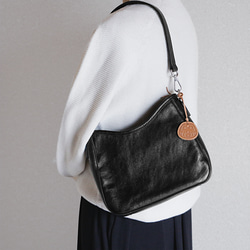 2way身軽シンプルな牛革ショルダーバッグ斜め掛け収納バッグ出会い　カジュアルバッグ 1枚目の画像