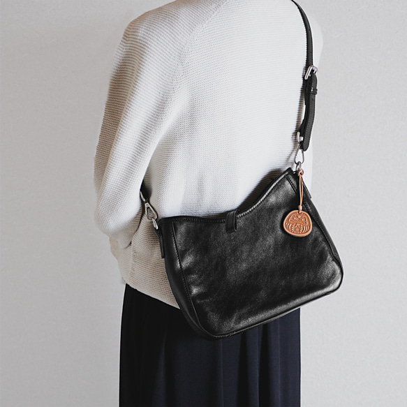 2way身軽シンプルな牛革ショルダーバッグ斜め掛け収納バッグ出会い　カジュアルバッグ 2枚目の画像