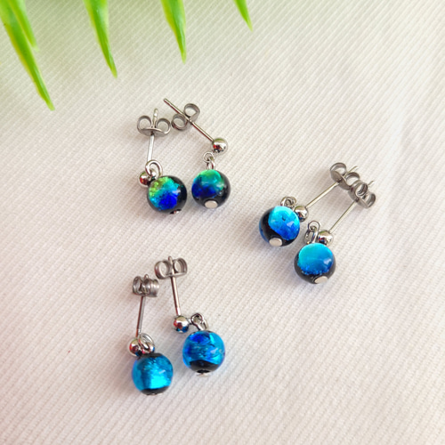 蓄光》ホタルガラスピアス／イヤリング【ゆらゆら一粒】☆送料無料