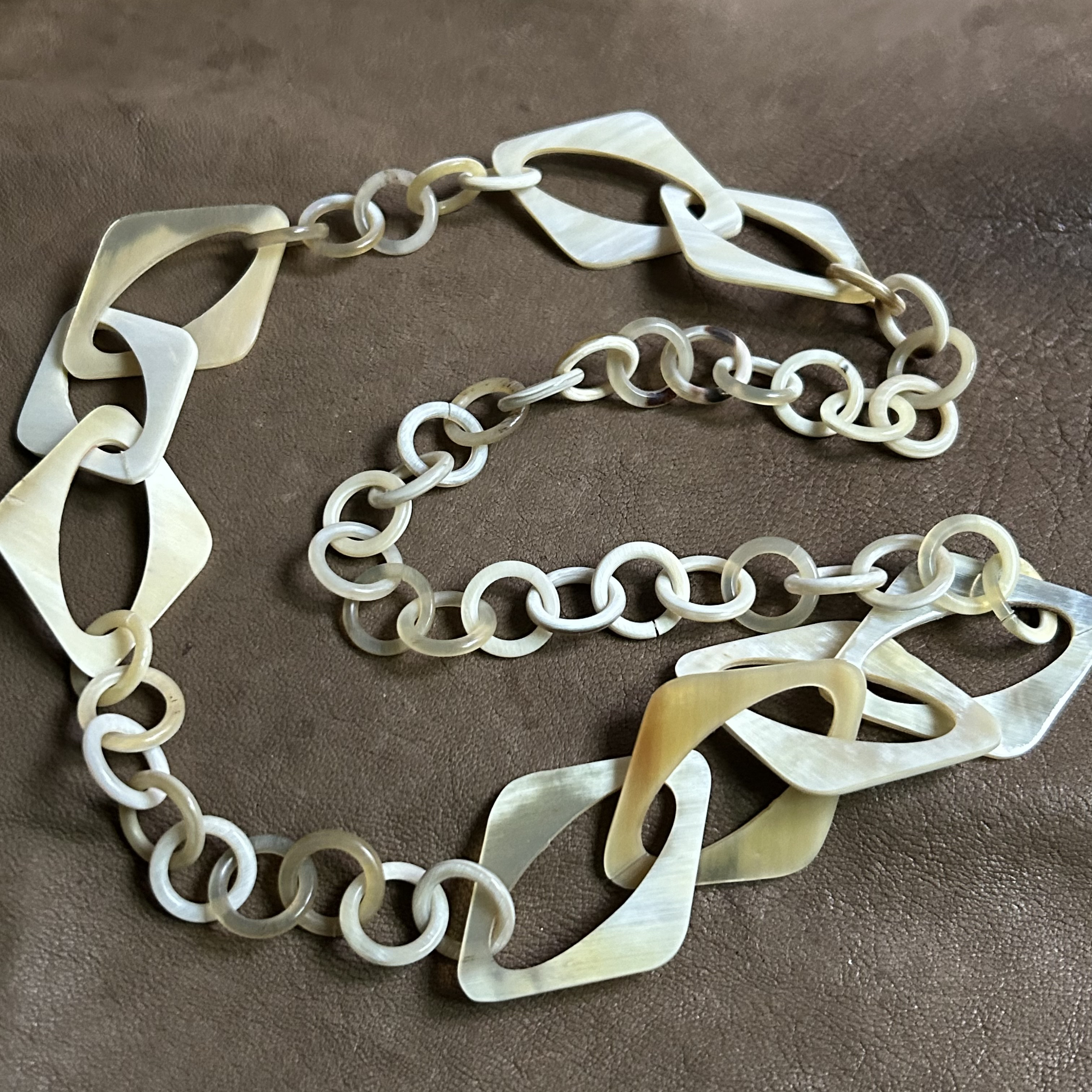 ナチュラルカラー　天然素材ネックレス　バッファローホーン　水牛　オリジナル　軽量