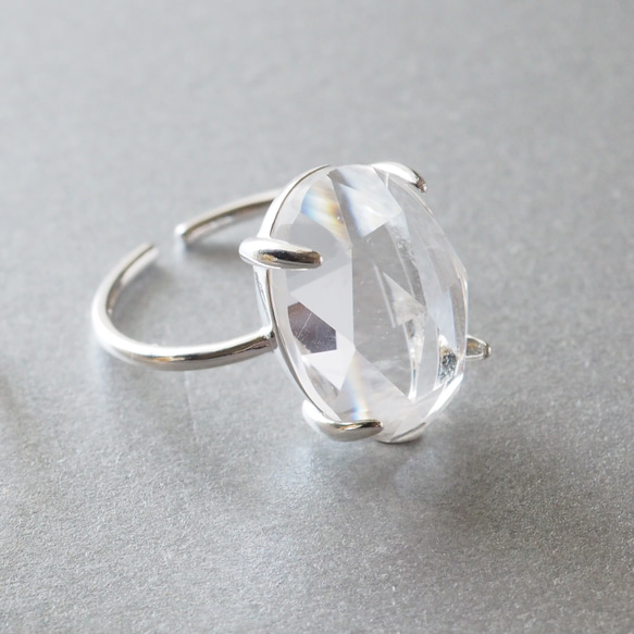 ☆まるで雨粒のような☆透明なストーン＊水晶のシンプルリング 4月
