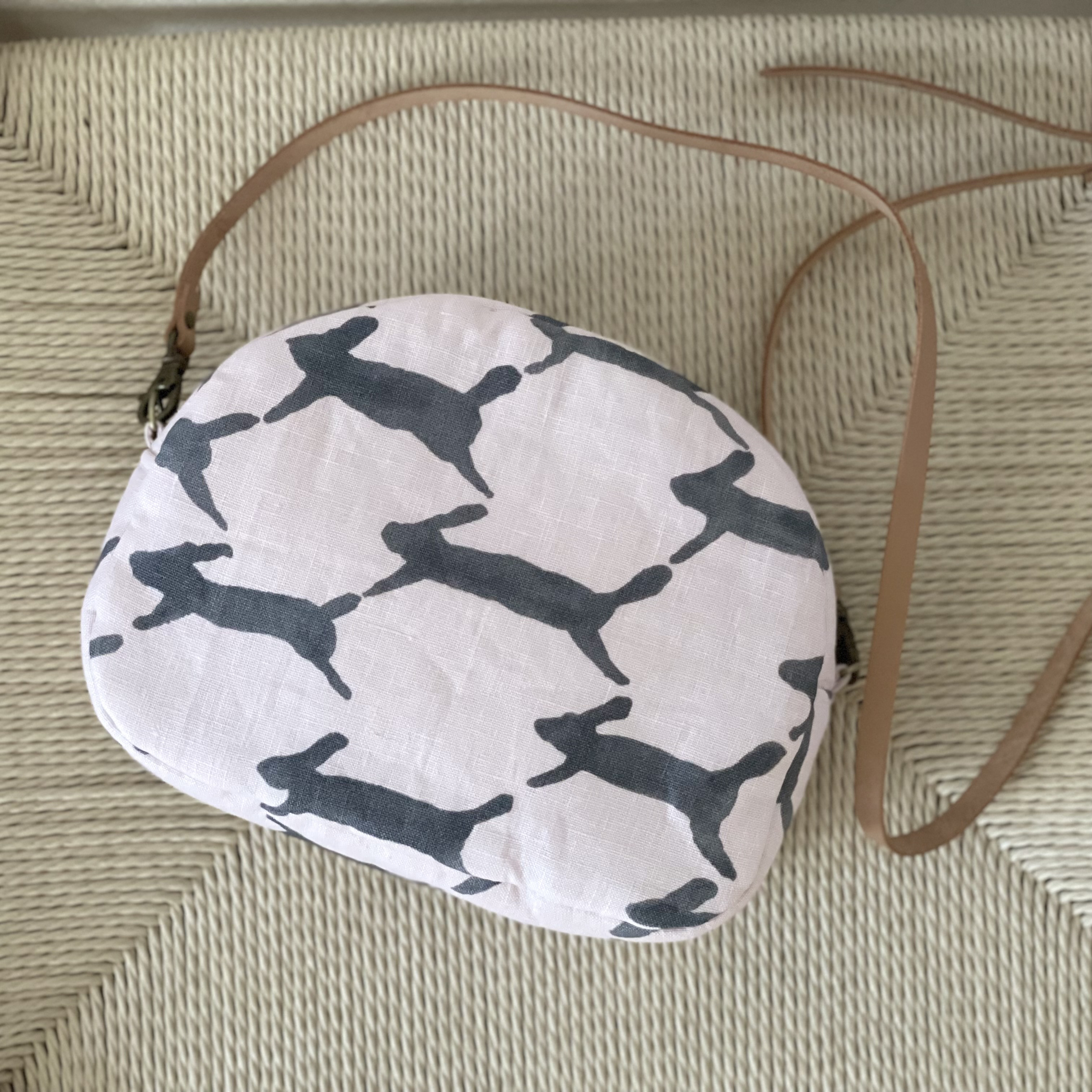 ⚮̈ミナペルホネン　runrunrun pink まるっこポシェット