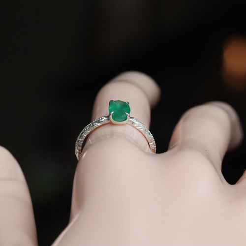 天然エメラルド0.799ctカラットの刻み模様シルバーリング シルバー925