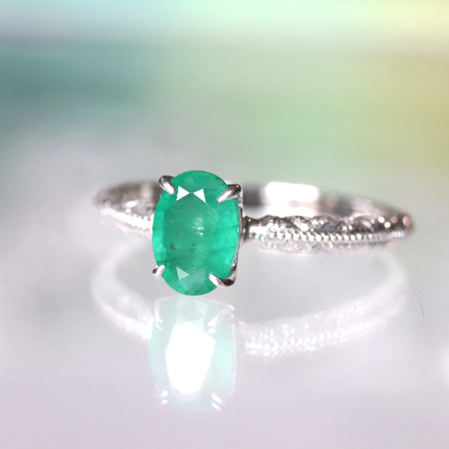 天然エメラルド0.799ctカラットの刻み模様シルバーリング シルバー925