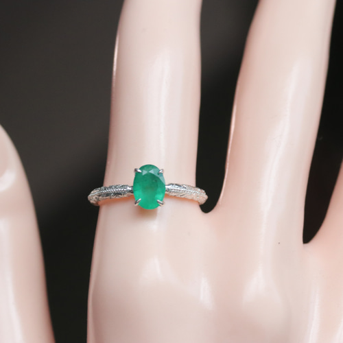 天然エメラルド0.799ctカラットの刻み模様シルバーリング シルバー925