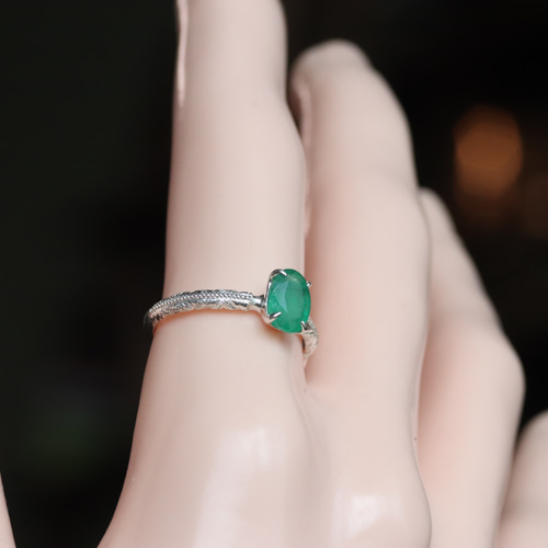 天然エメラルド0.799ctカラットの刻み模様シルバーリング シルバー925