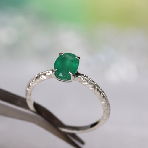 天然エメラルド0.799ctカラットの刻み模様シルバーリング シルバー925