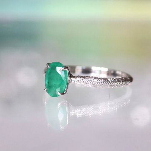 天然エメラルド0.799ctカラットの刻み模様シルバーリング シルバー925