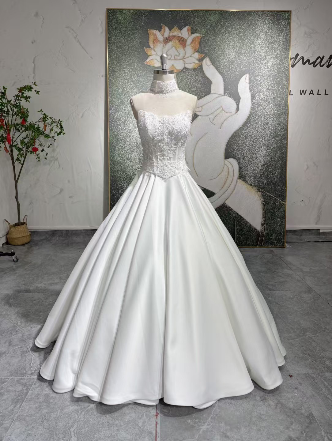 美品　アンティークなドレス　二次会　クラシカル　咲き誇る小花レース　袖無し　ファスナー　サテン　白　二次会披露宴お呼ばれ