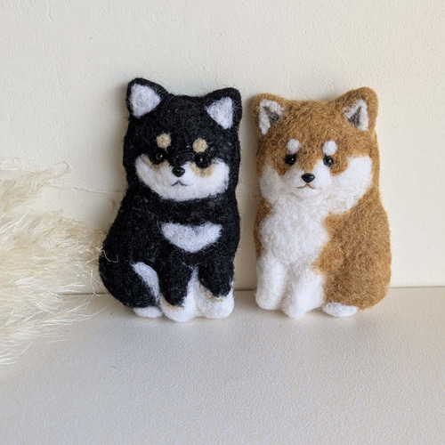 ナチュラルかわいい》羊毛フェルト 柴犬のおすわりブローチ ブローチ