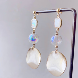 シェルとガラスボールの大ぶりピアス【Hijiri】サージカルステンレス　シェル　大ぶり 1枚目の画像