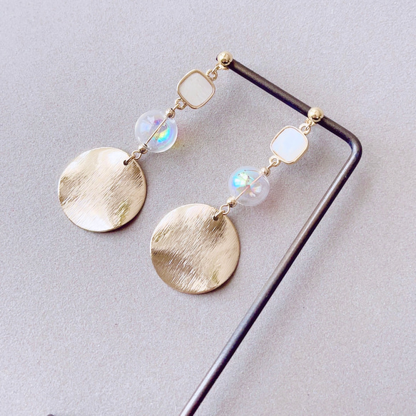 シェルとガラスボールの大ぶりピアス【Hijiri】サージカルステンレス　シェル　大ぶり 3枚目の画像