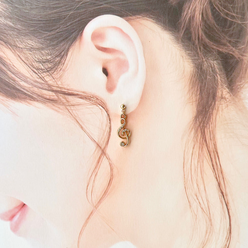 バイオリンとト音記号 ミニチュア楽器 ピアス／イヤリング ピアス