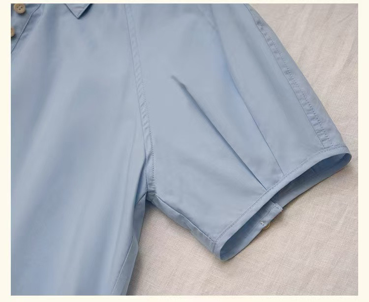 薄くて涼しい半袖シャツ　二色　シャツブラウス