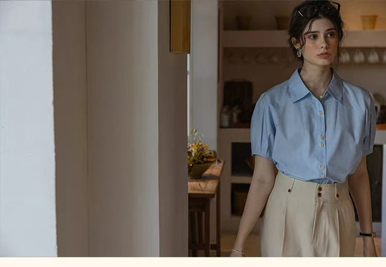 薄くて涼しい半袖シャツ　二色　シャツブラウス