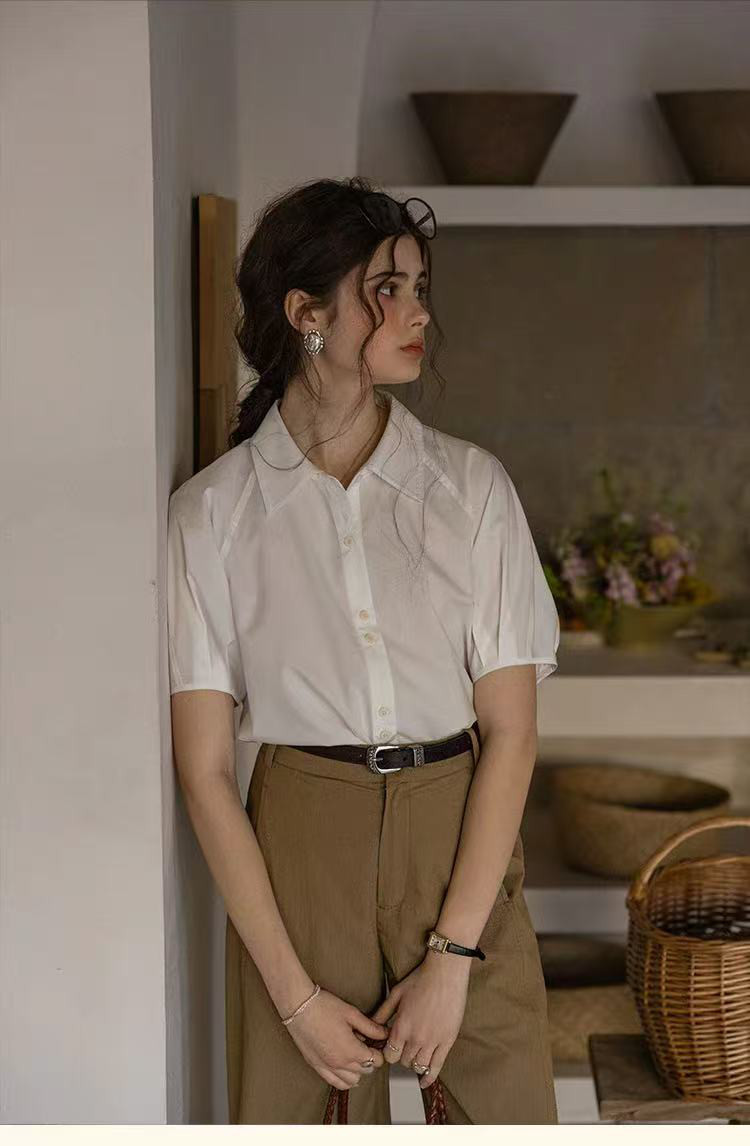 薄くて涼しい半袖シャツ　二色　シャツブラウス