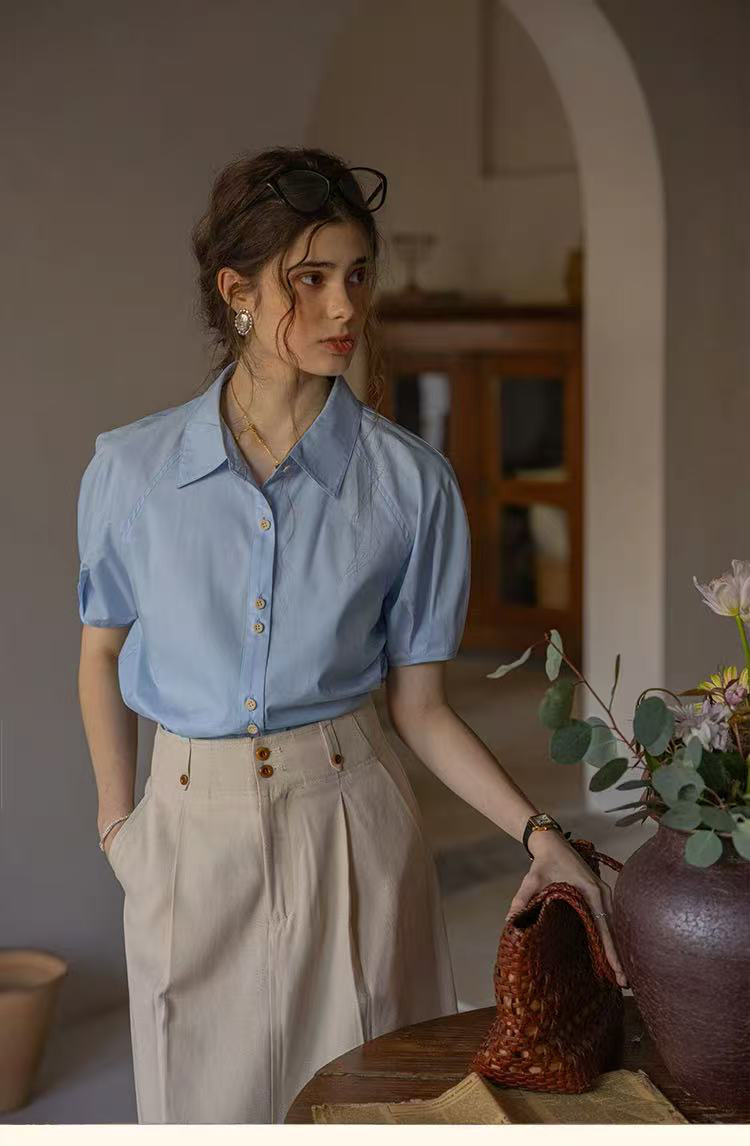 薄くて涼しい半袖シャツ　二色　シャツブラウス