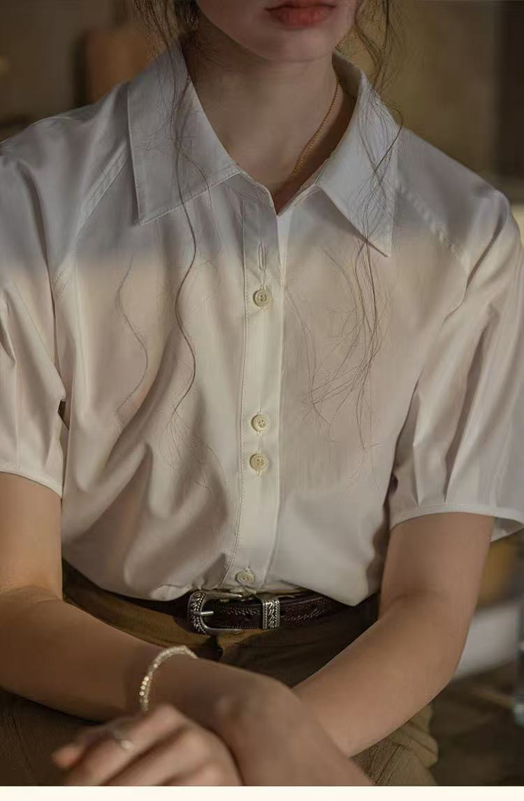 薄くて涼しい半袖シャツ　二色　シャツブラウス