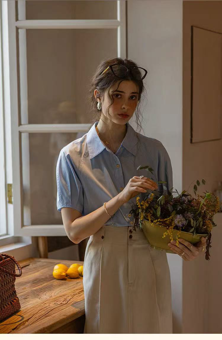 薄くて涼しい半袖シャツ　二色　シャツブラウス