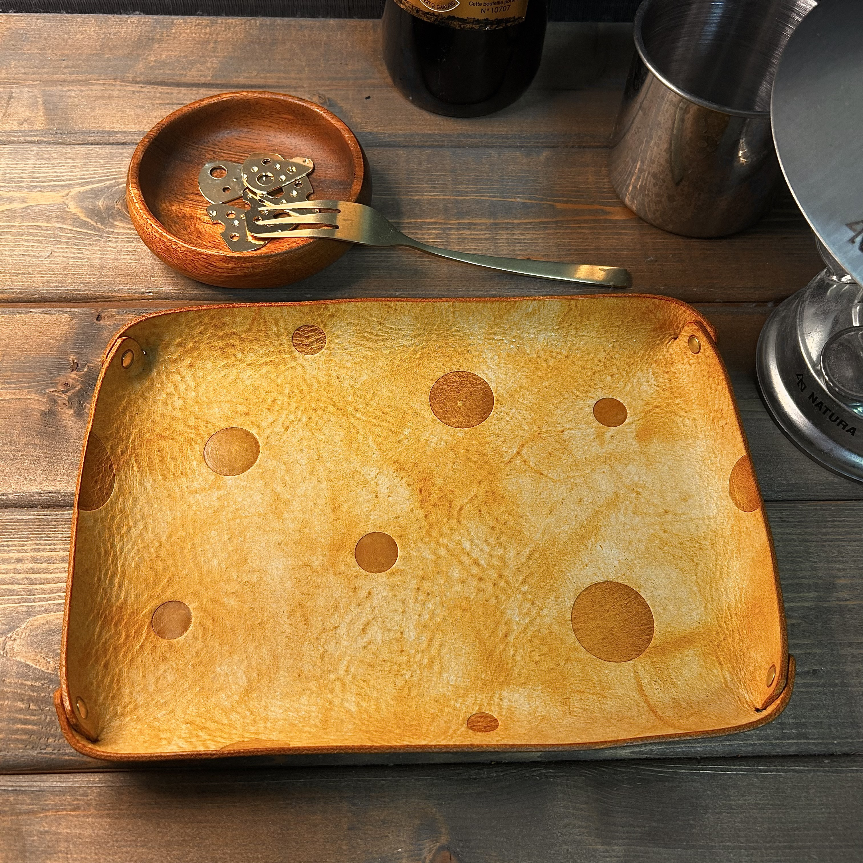 【でっけえ】チーズみたいな レザー トレイ 本革 高級革 家の鍵 車の鍵