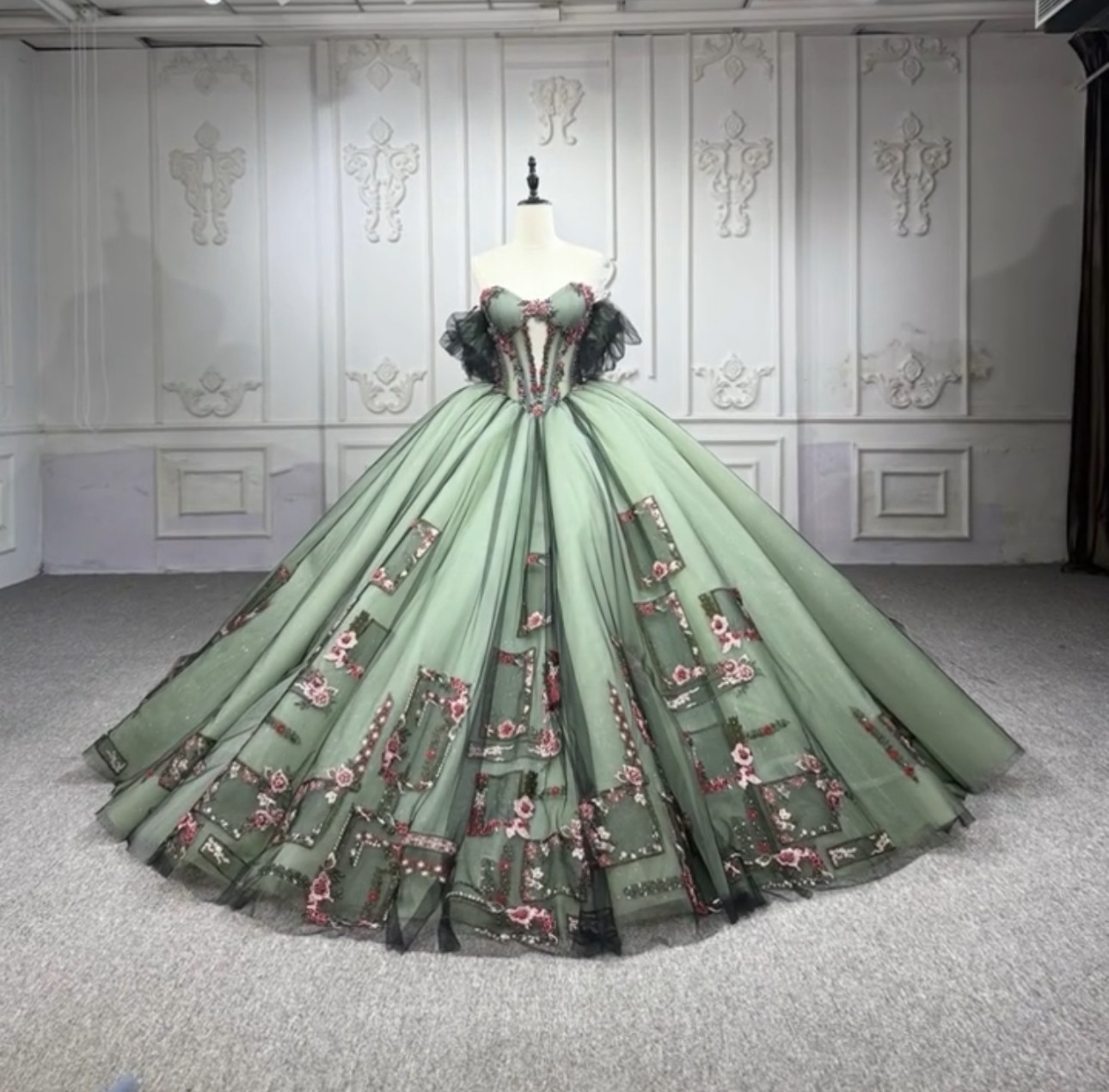 上品深め緑　ブラック　オフショルダー　チュール　パール　フレアスカート　カラードレス演奏会成人式発表会などサイズオーダー