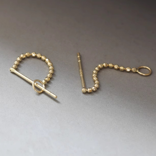10K（片耳）K10YGチェーンフープ ピアス K10ゴールドカットボール