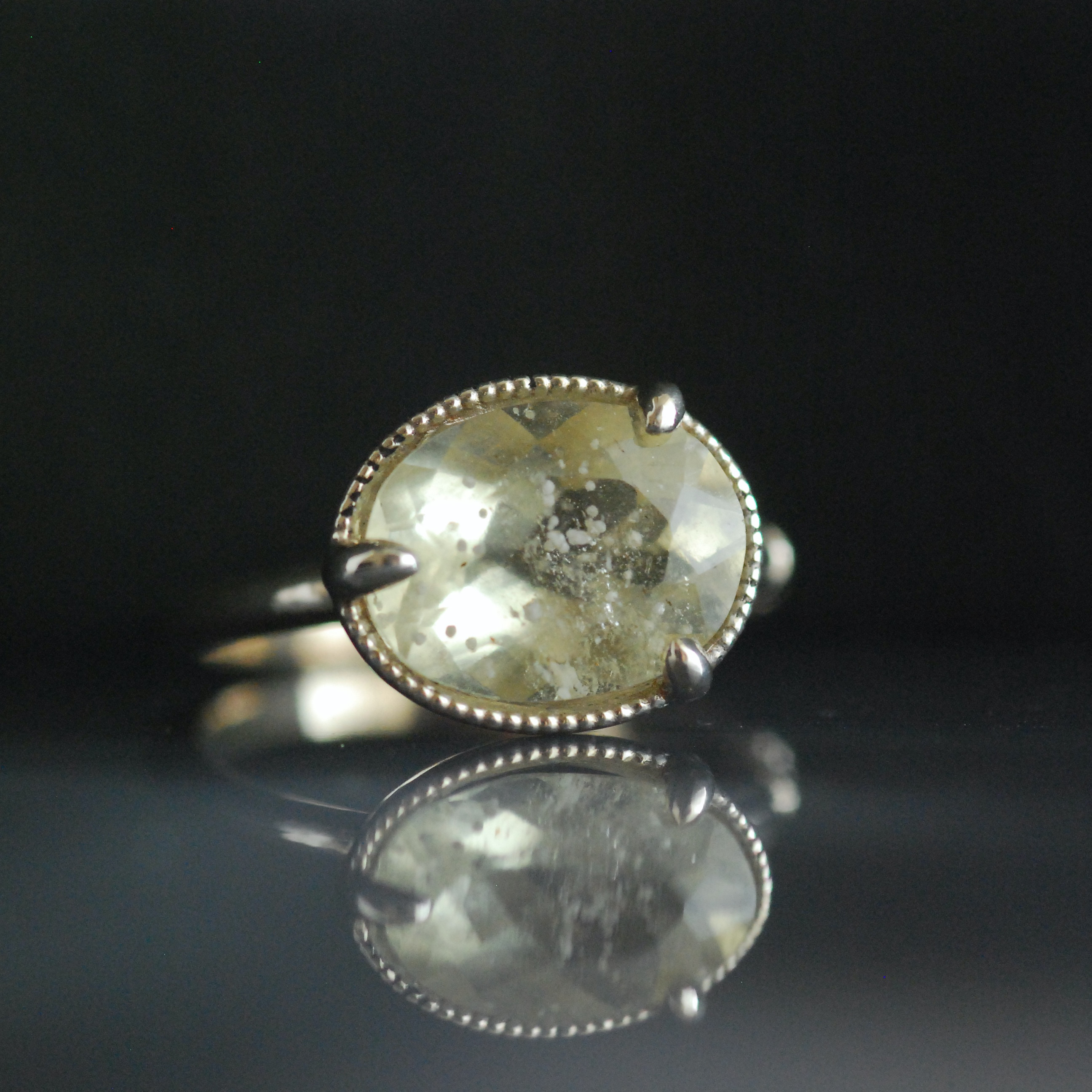 星々の煌めき クリストバライト in リビアングラス リング【１点限り】