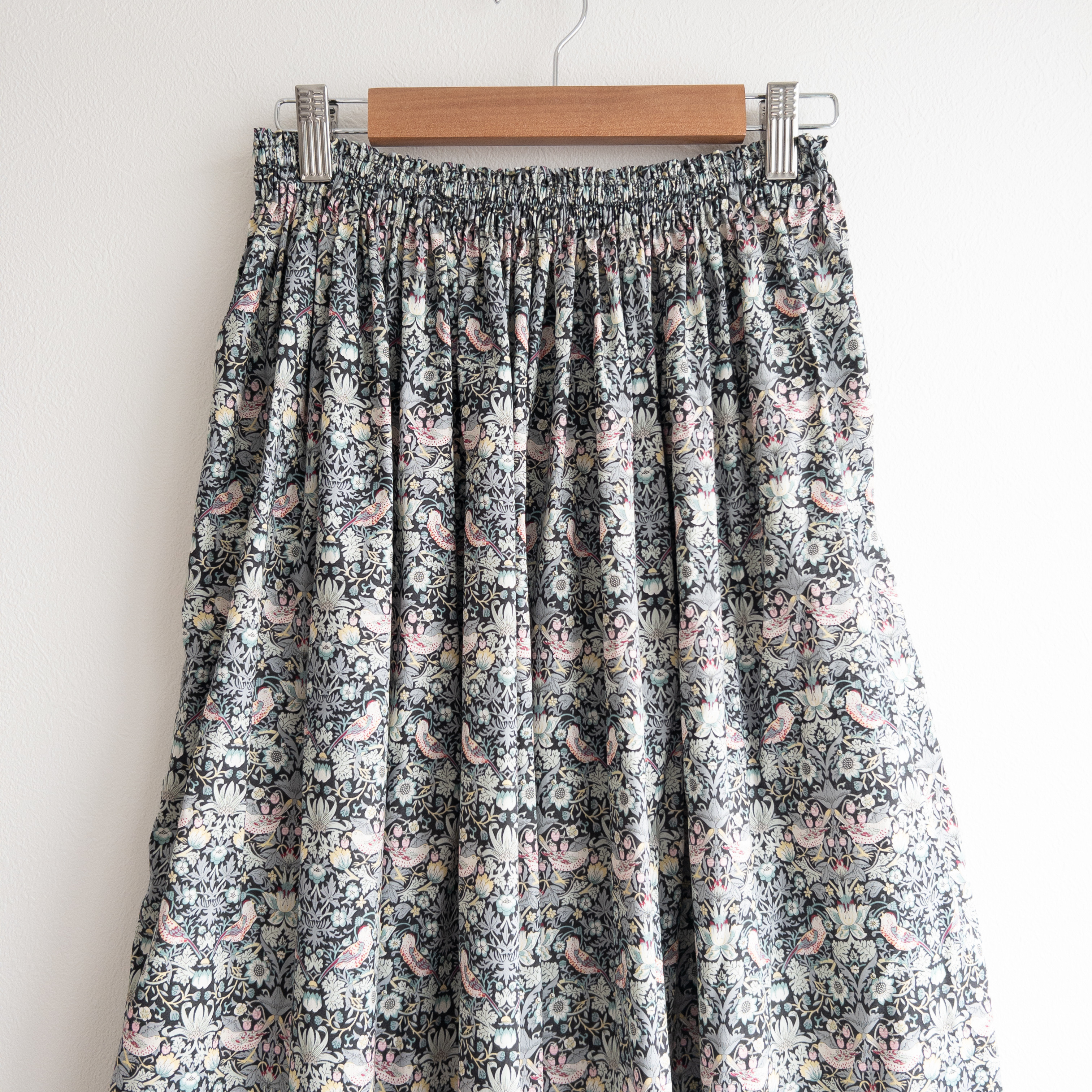 《丈が選べる》ストロベリーシーフ　ギャザースカート 　リバティ