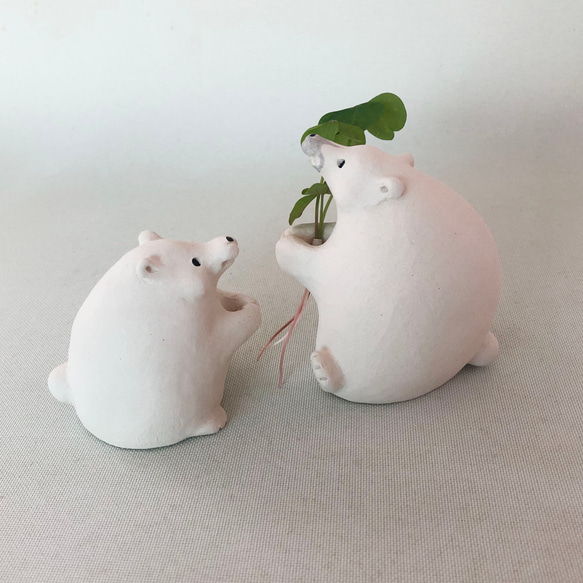 [受注制作] お花が持てちゃうシロクマさん（素焼きのシロクマ　置物） 4枚目の画像