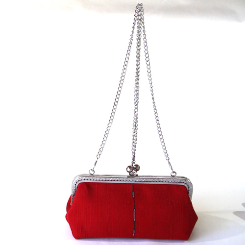 伝統文獅噛文長斑錦帯リメイクがま口バック/和装バッグ/スマホ入ります/ 真っ赤な帯リメイクがま口バック/透かし織り/和装バッグ/スマホ