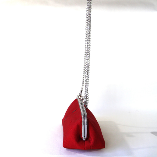 伝統文獅噛文長斑錦帯リメイクがま口バック/和装バッグ/スマホ入ります/ 真っ赤な帯リメイクがま口バック/透かし織り/和装バッグ/スマホ