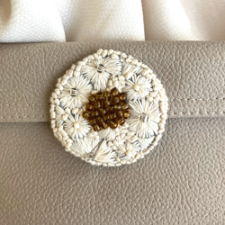 ビーズ刺繍カボションの小ぶりケース（合皮）c 3枚目の画像