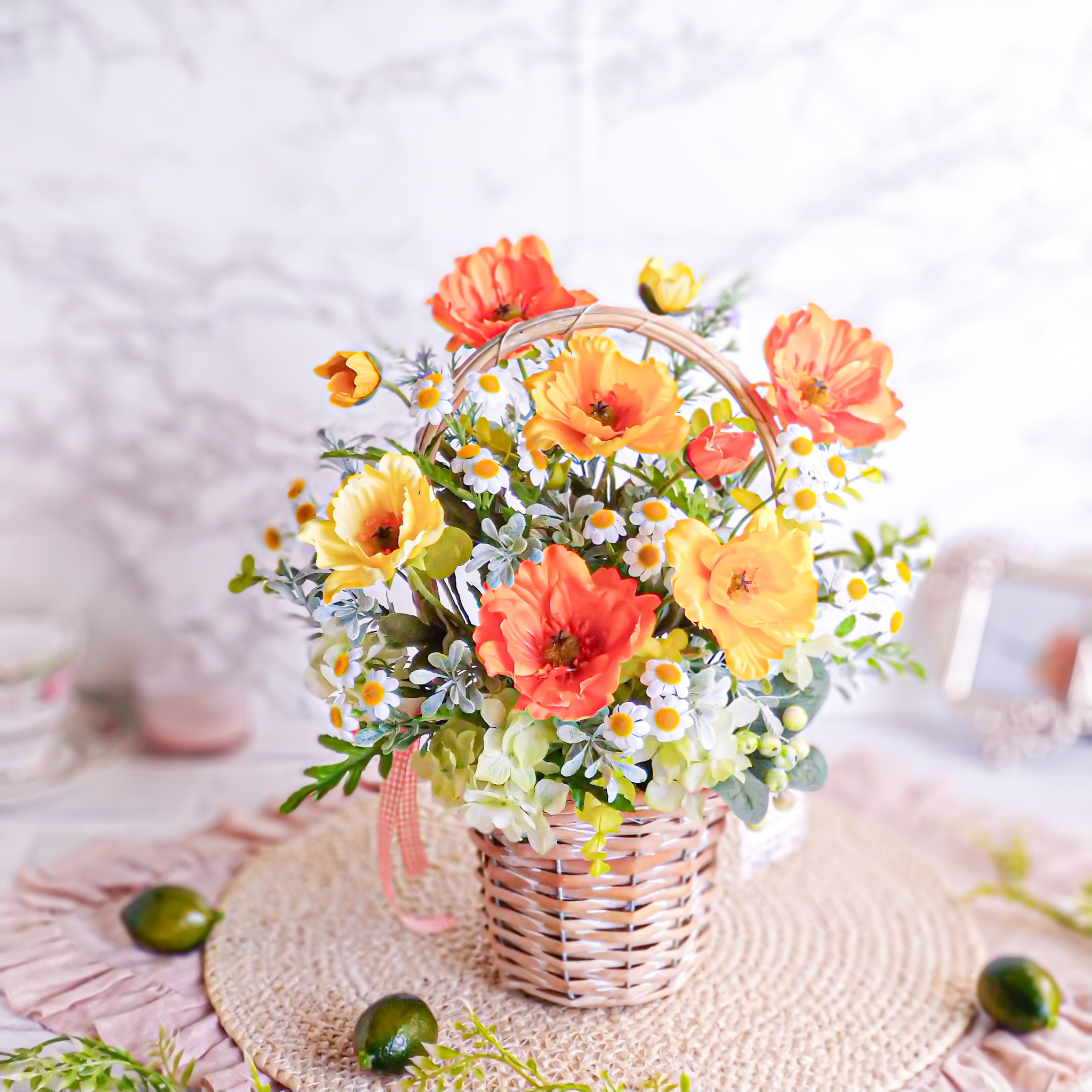 ポピーとカモミールの明るく可愛い花籠アレンジ♡可愛い♡明るい♡喜び♡癒し♡ ビタミンカラー♡喜びアレンジ♡