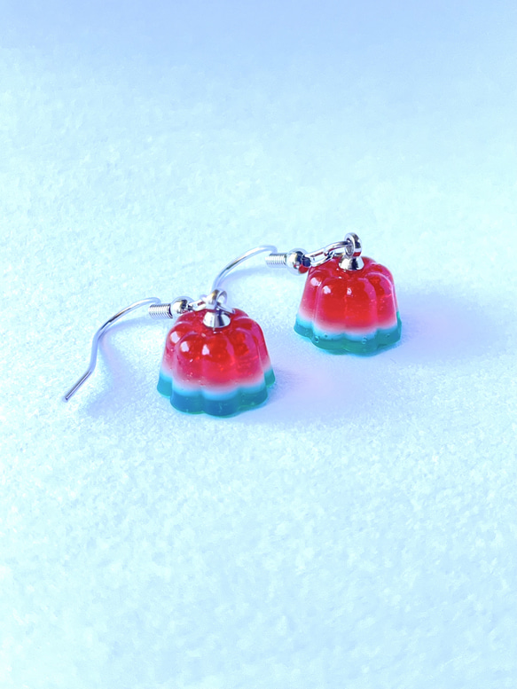 すいかゼリーのピアス　レジン　夏　プチギフト 2枚目の画像
