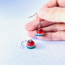 すいかゼリーのピアス　レジン　夏　プチギフト 1枚目の画像