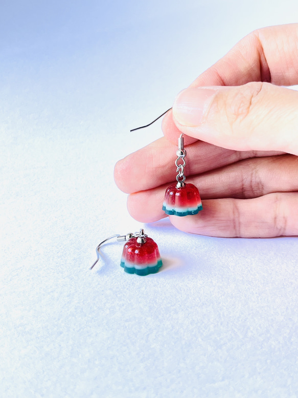 すいかゼリーのピアス　レジン　夏　プチギフト 1枚目の画像