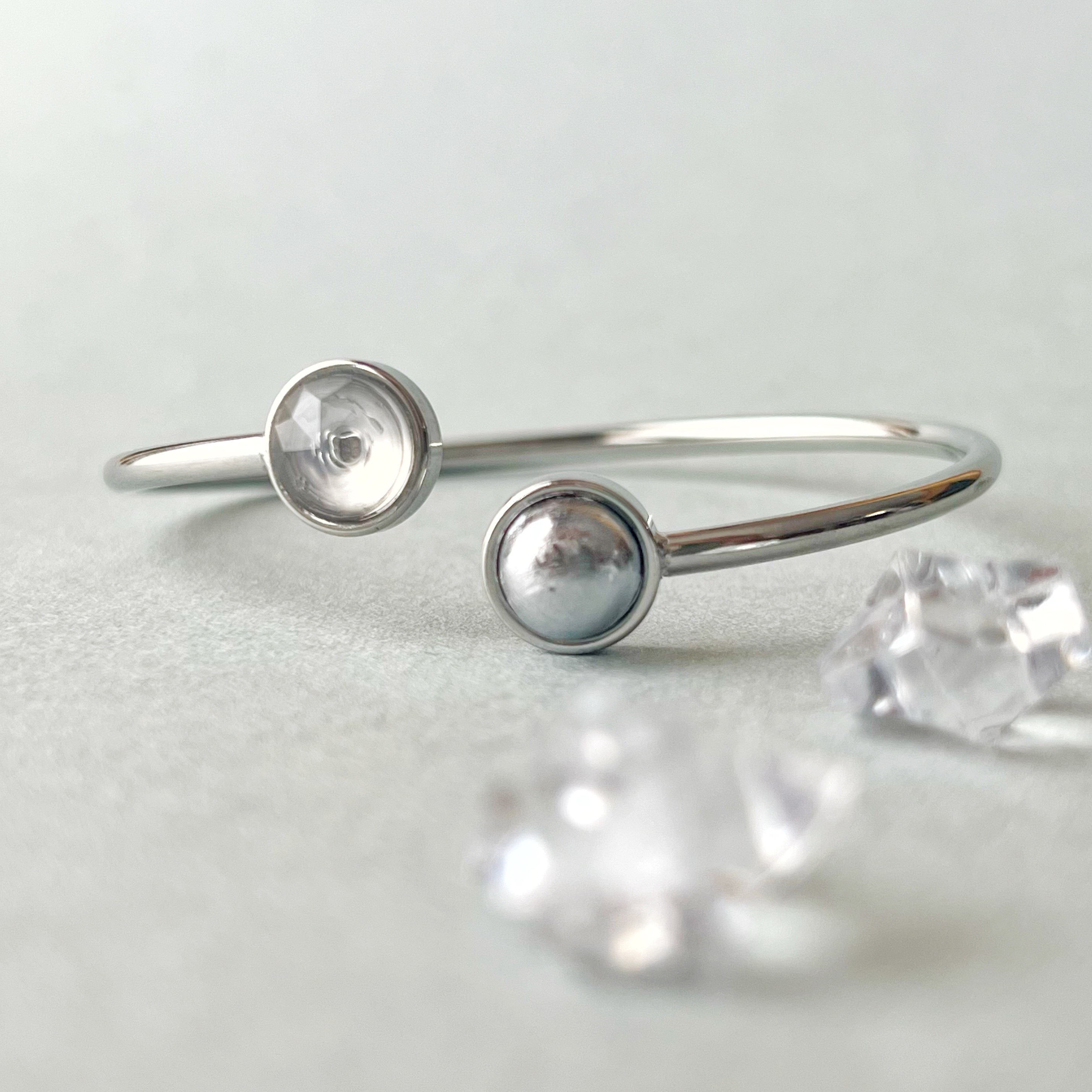 【JORIE】DOUBLE STONEバングル　クリスタル×メテオライト　サージカルステンレス