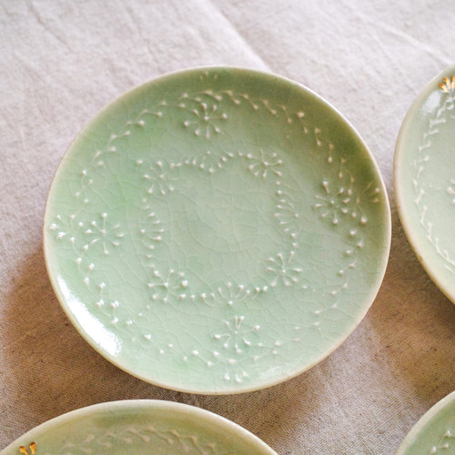 Hana no wa- 花模様のいっちん豆皿｜浅緑色｜うすい緑色｜手作り陶器
