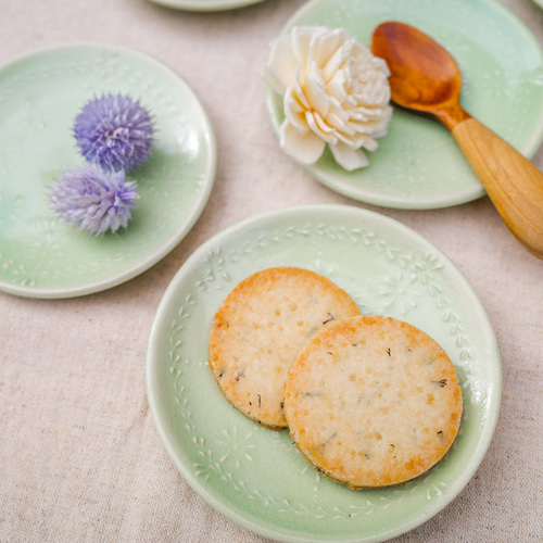 ちゃー様　新品　陶器　陶芸作家　豆皿 Hana no wa- 花模様のいっちん豆皿｜浅緑色｜うすい緑色｜手作り