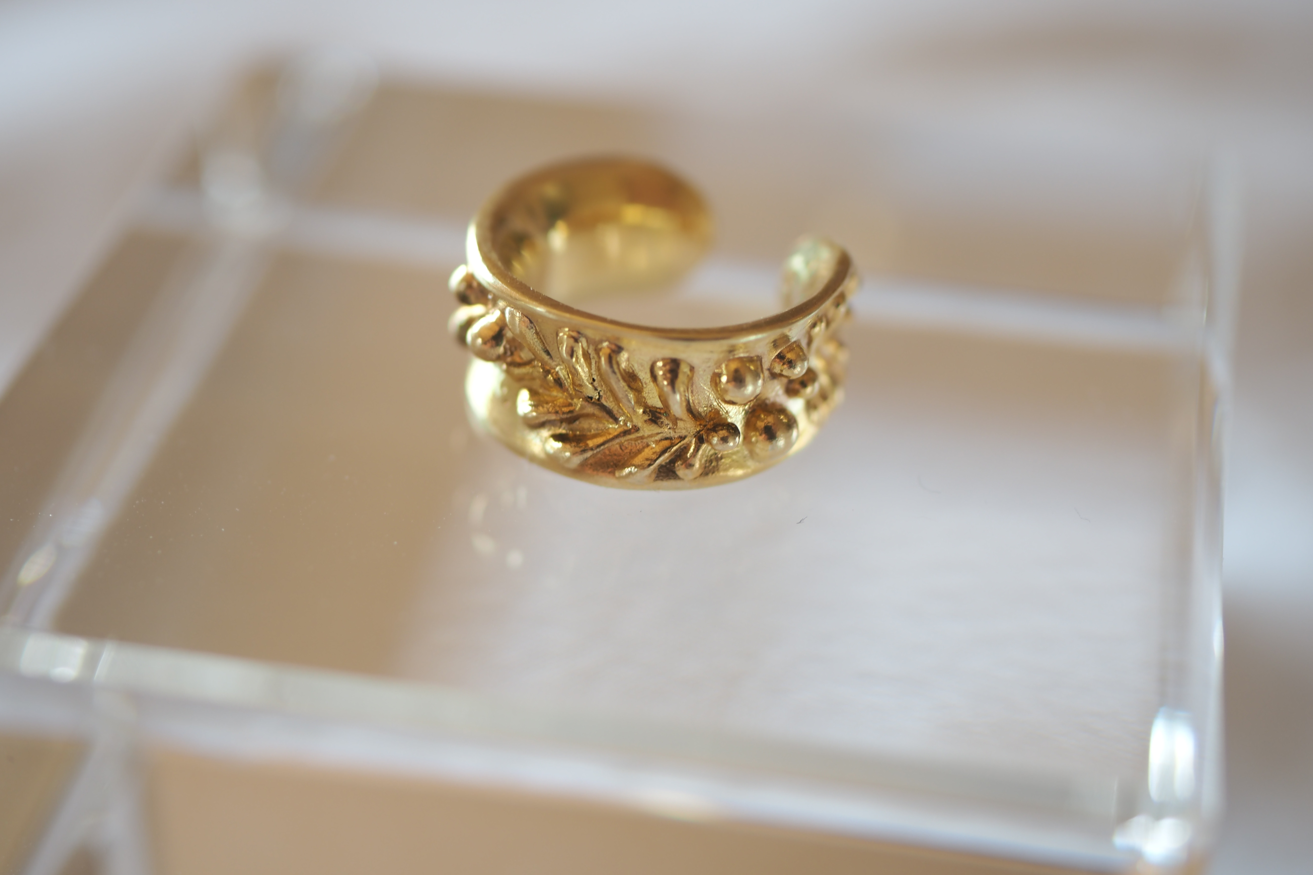 真鍮　ミモザのイヤーカフ