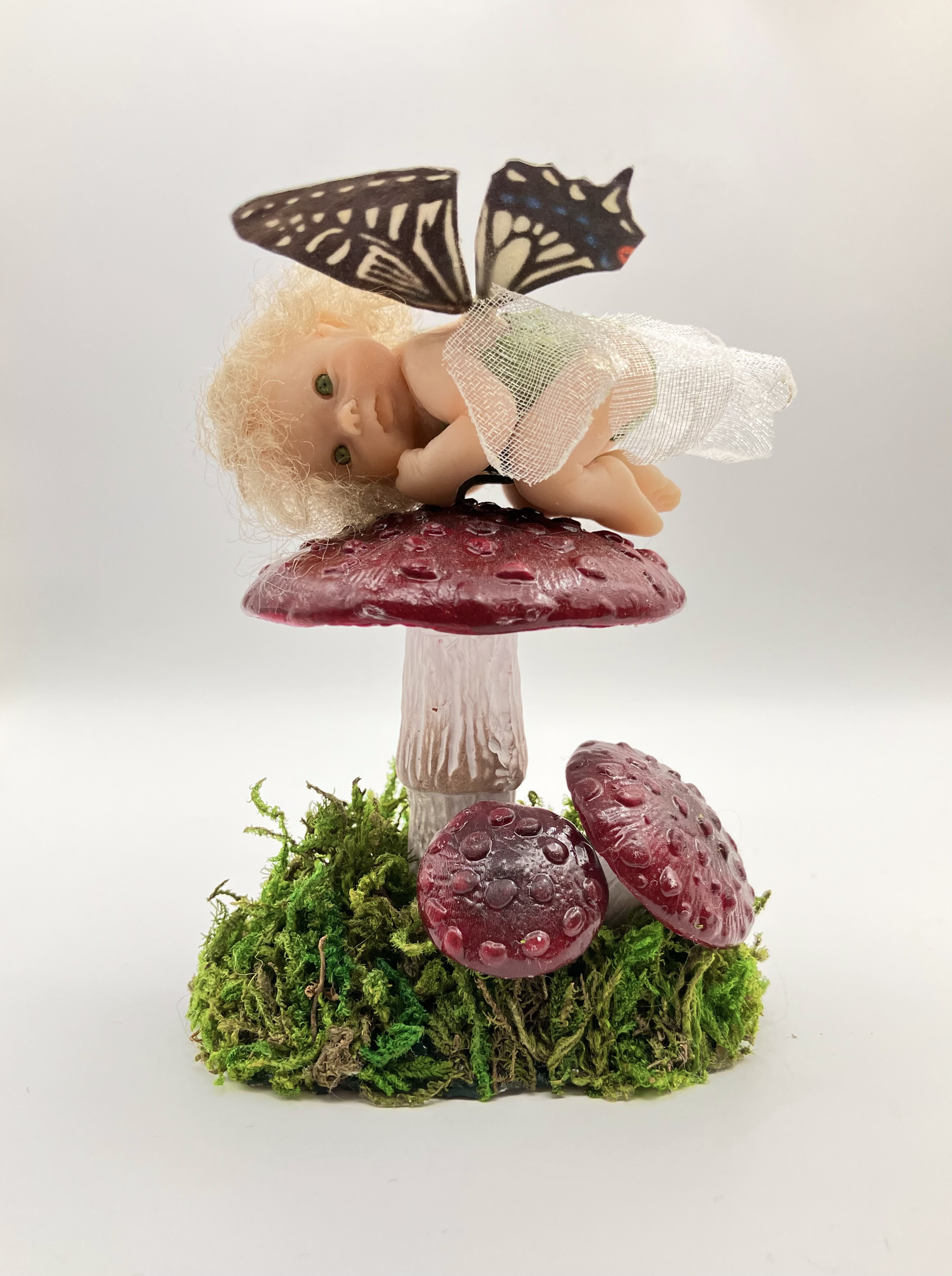 樹脂粘土ベビー　キノコと眠る妖精に女の子