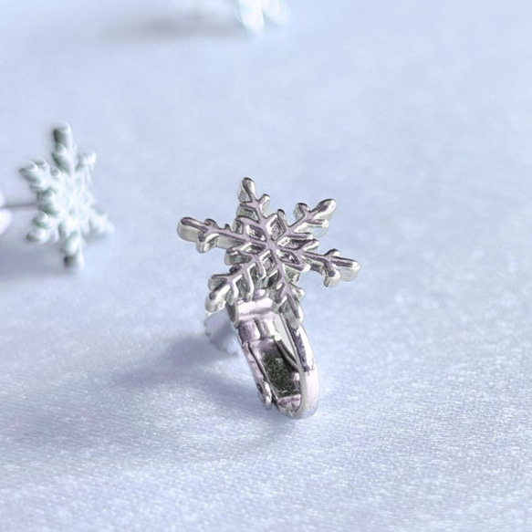 雪のささやき　本物の雪の結晶ピアス（イヤリング）　サージカルステンレス　ニッケルフリーメッキ　 3枚目の画像