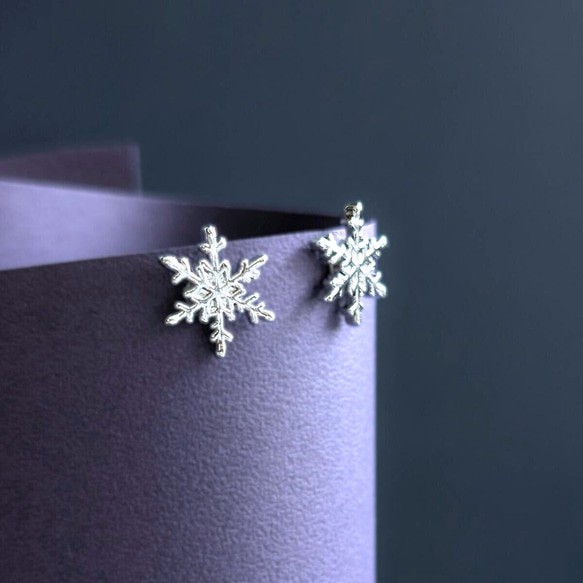 雪のささやき　本物の雪の結晶ピアス（イヤリング）　サージカルステンレス　ニッケルフリーメッキ　 8枚目の画像