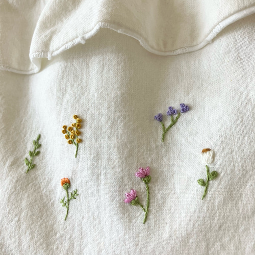 手刺繍/小花のフリル巾着〜 巾着袋 fufulala 通販 19260063｜Creema