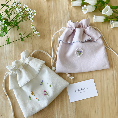 手刺繍/小花のフリル巾着〜 巾着袋 fufulala 通販 19260063｜Creema
