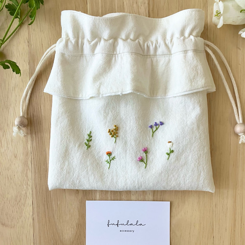 手刺繍/小花のフリル巾着〜 巾着袋 fufulala 通販 19260063｜Creema