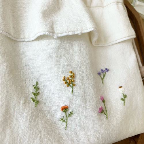手刺繍/小花のフリル巾着〜 巾着袋 fufulala 通販 19260063｜Creema