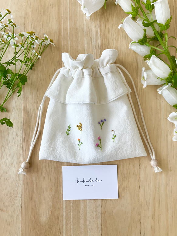 手刺繍/小花のフリル巾着〜 巾着袋 fufulala 通販 19260063｜Creema