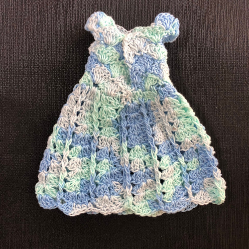 リカちゃんのドレスをかぎ針編みで編んでみました（ブルーのドレスのみ