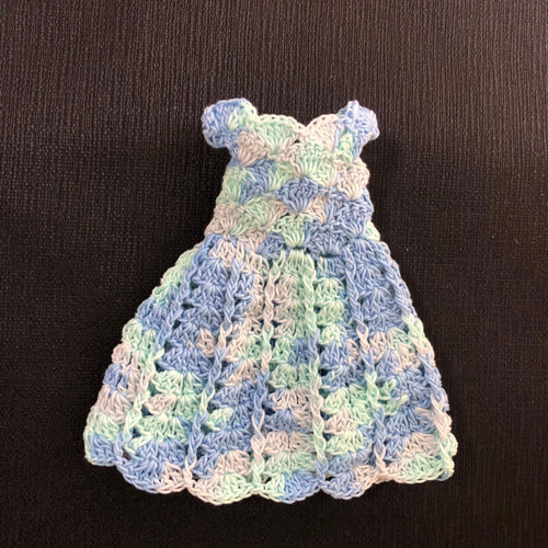 リカちゃんのドレスをかぎ針編みで編んでみました（ブルーのドレスのみ